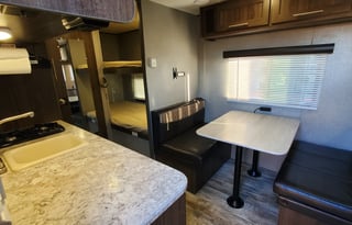 2018 CrossRoads RV Zinger Lite ZR18BH