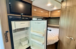 Itasca Viva 23L — European Chic on Wheels