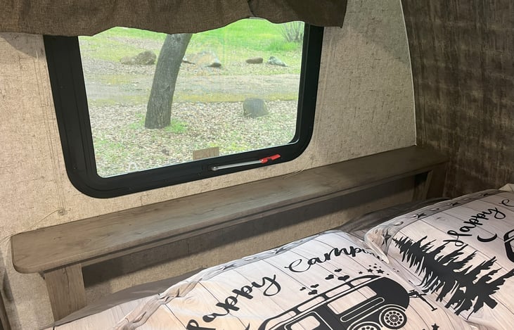 Storage Cubby Behind the Queen Pillows (Great for books, phones, wallets, and Nick-Nacks