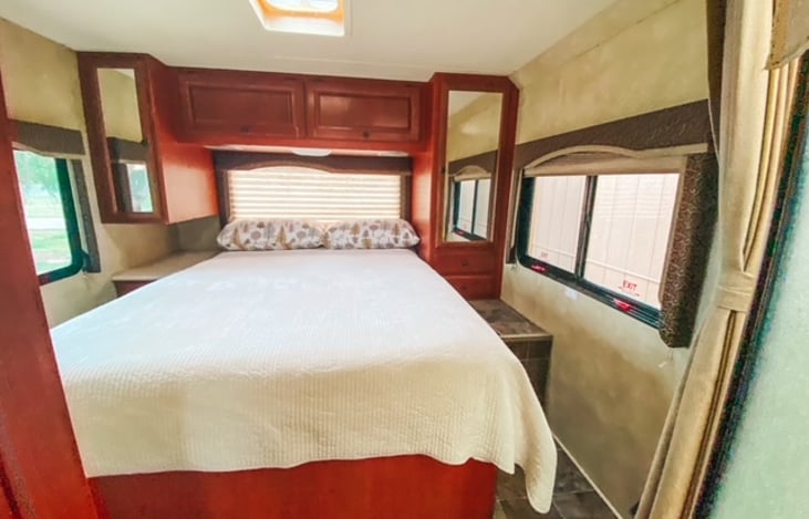 Master Bedroom/ Queen Sized Bed