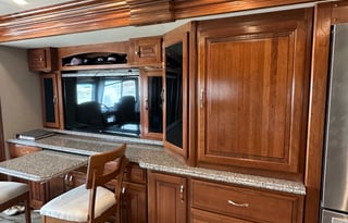 2017 Fleetwood RV Discovery LXE 40E