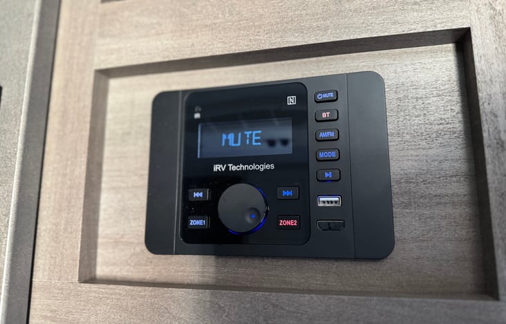 Blue tooth radio with AM/FM