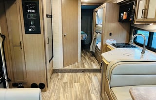 2022 Thor Four Winds 31E (with Bunkhouse)