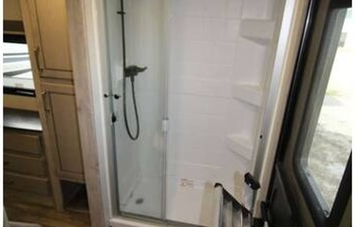 Rear Queen Suite Full Bath