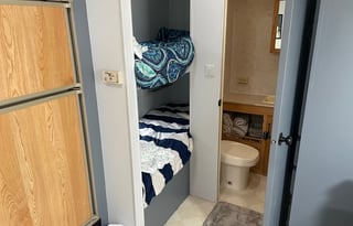 2000 Keystone Hornet 285L - pet friendly