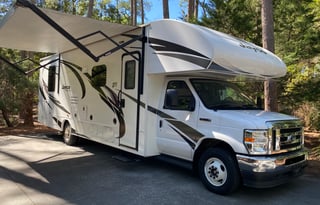 Easy to drive RV, family road trip!