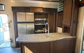 Steele’s Keystone Fuzion345 5thWheel Delivery only