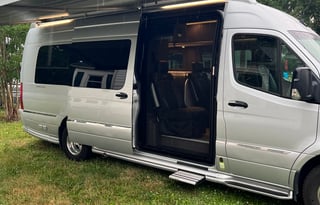 Airstream Interstate 24gl Luxury Mercedes-Seats 9