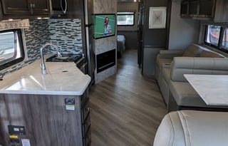 2021 Holiday Rambler Invicta 34MB