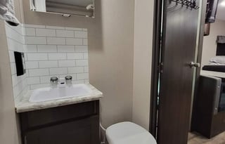 BUNKS☆Queen☆22ft☆Exit 407