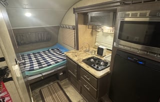 Great Couples Getaway w/ Queen Bed