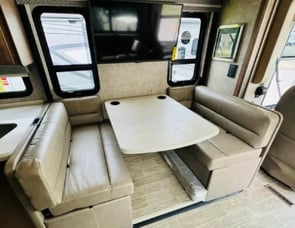 Thor Motor Coach Miramar 34.6