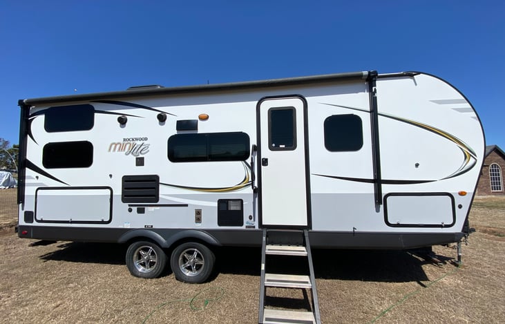 Outdoor Gas stove and fridge in back compartment. 
Outdoor speakers