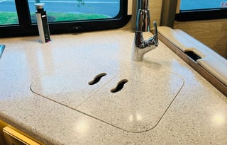 2022 Thor Four Winds 31E (with Bunkhouse)