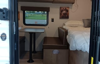 2025 20' Bunkhouse with Front RV Queen Bed, Cute!