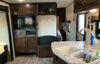 Family approved 1/2-ton towable Jayco w/bunks