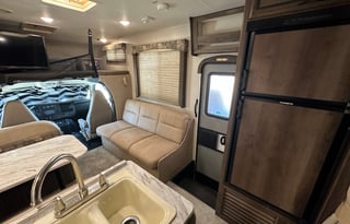 Coachmen RV Freelander 27QB Chevy 4500 (CA)