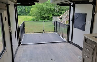 27 FT TOYHAULER WITH ELECTRIC FIREPLACE