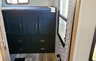 Family & Pet Friendly RV Rental- w/ Bunkhouse!