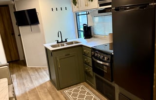 Glamping & Grace - Your HGTV Inspired "Roamstead"