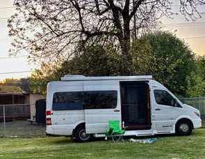 Pleasure-Way Plateau XL Std. Model