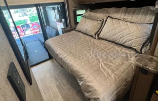 2022 Thor Outlaw 38KB toy hauler