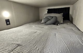 26' w/ Private Queen Suite & Bunks - Delivery only