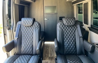 Luxury Mercedes Sprinter Cruiser Van Seats 8