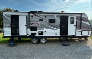 2019 Coleman Lantern 263BH –Spacious Family Camper