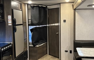 "Vanegas" Modern Private Queen Bedroom  Sleeps 6