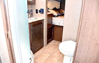 On The Go Chateau *2019 Bunkhouse*