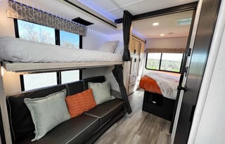 The ULTIMATE Coach - 2023 Sunseeker 3250DSLE