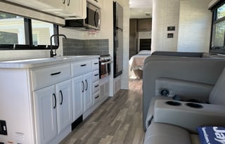 Campfire Cruiser – Easy to Drive pet friendly RV