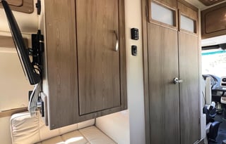 "Baby Beluga" 20ft MB Sprinter Glampervan