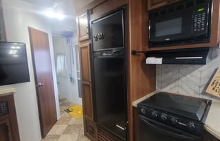 The Brownie NEWLY RENOVATED Sleeps 6 Must See !