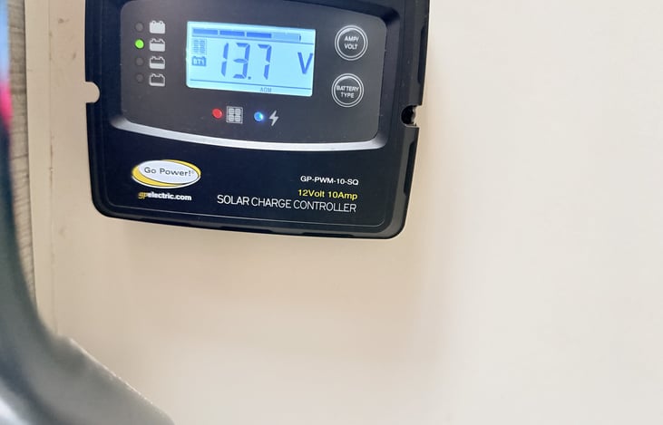 200 W rooftop solar keeps two house batteries topped up off-grid