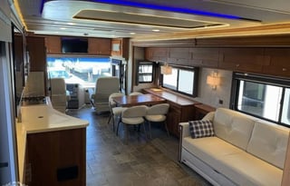 Fully Loaded Winnebago Tour bus 40'