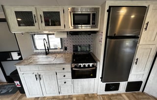 Fully Stocked, Double Bunk | Sleeps 6-8 | 2022 RV