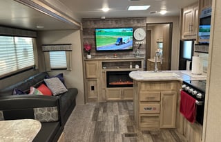 2021 Coachmen Catalina Legacy Edition travel trailer 38ft