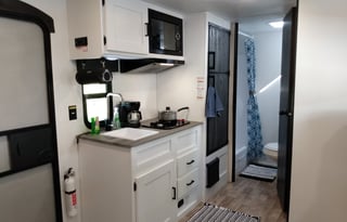Family-Friendly, Easy-Tow Camper Sleeps 6 w/Bunks