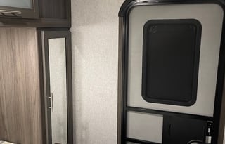 2021 Kodiak Ultra-Lite 332BHSL Huge Bunkhouse