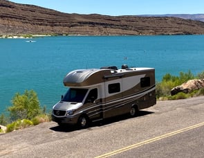 Winnebago Navion 24V