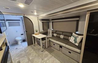 WANDERWHEELS RV ON THE ROAD