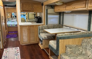2000 Fleetwood RV Bounder Classic Diesel 39/MH