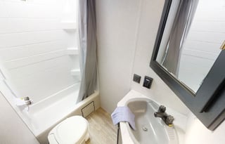 Luxury RV w/patio, Relax - bbq