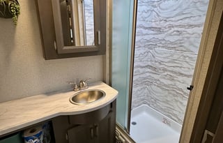 Adventure-Ready Family RV –  Sleeps 8, Free WiFi