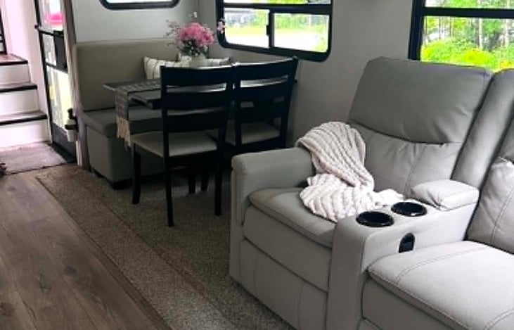 Love Seat/Dinette