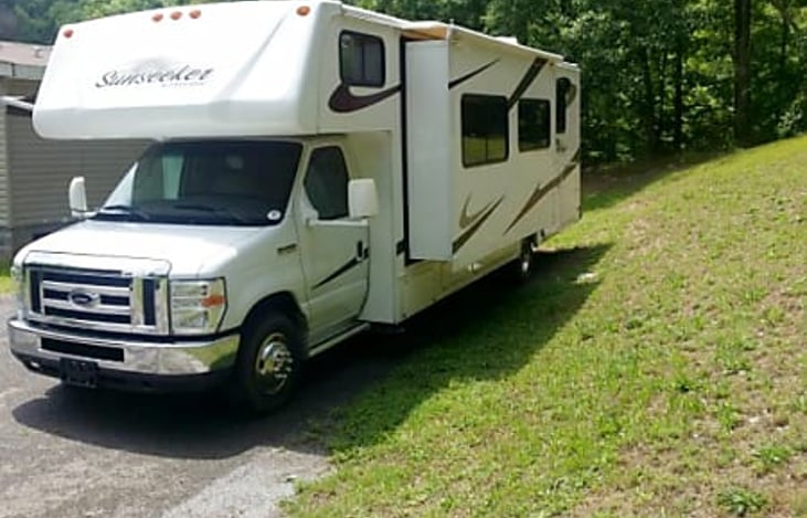 Dayslepper Rv Perfect for an Adventure with Family or Friends! | RVshare