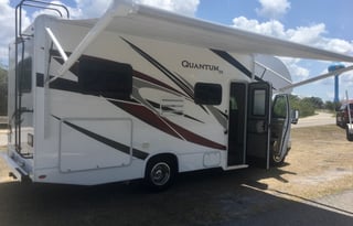 2021 Thor Motor Coach Quantum SE SE22 Ford