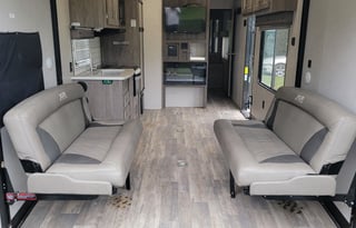 27 FT TOYHAULER WITH ELECTRIC FIREPLACE